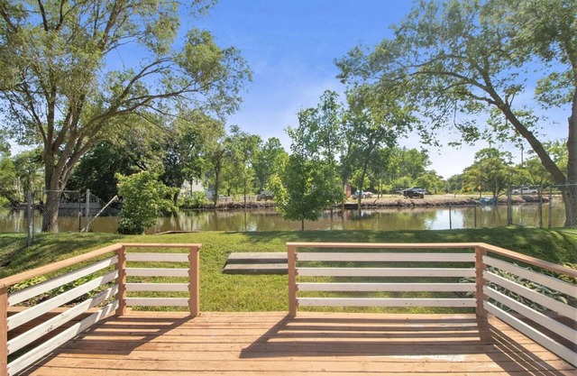 Charming 2 bed waterfront home in quiet neighborhood w/ boat parking!