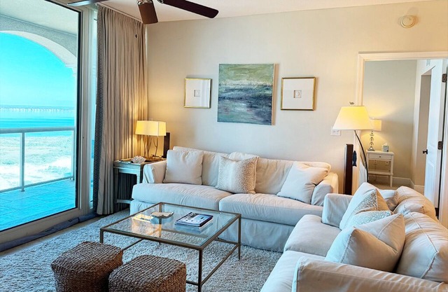 Charming 2-bedroom Portofino condo, amazing views on delightful Pensacola Beach
