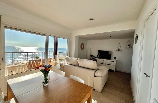 Charming 2-bedroom apartment with AC, WiFi in lovely Mar y Naranjo