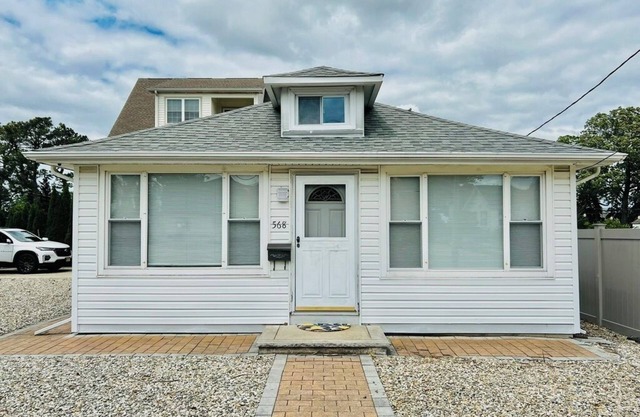 Charming 2-bedroom beach house at the Jersey Shore.