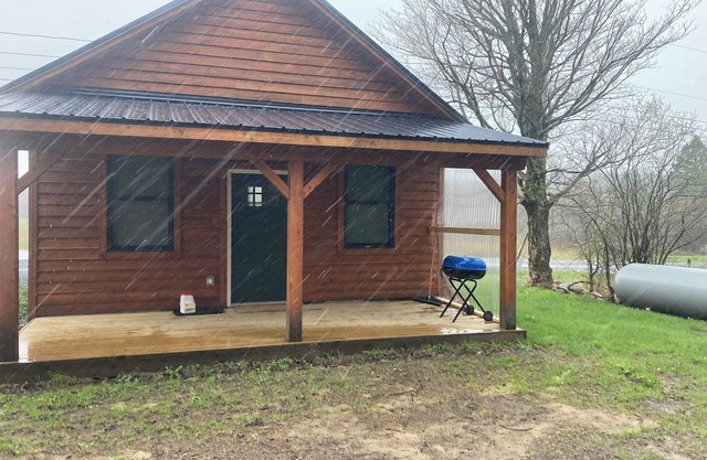 Charming 2-bedroom house in wonderful Constableville with WiFi, AC