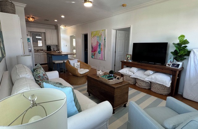 Charming 2-bedroom gulf view condo in serene Pass Christian / Long term Rental