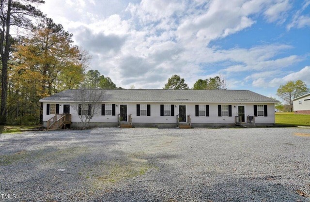 Charming 2-bedroom apartment near Lake Gaston and Roanoke Rapids Lake, shopping