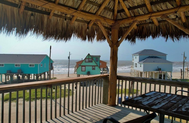 Charming 2 Bedroom a block from the Ocean Beach