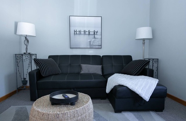 Charming 2 Bedroom Apartment in the Heart of Port Dalhousie