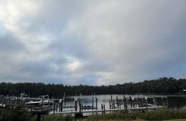 Charming 2-bedroom condo with pool and dock access!