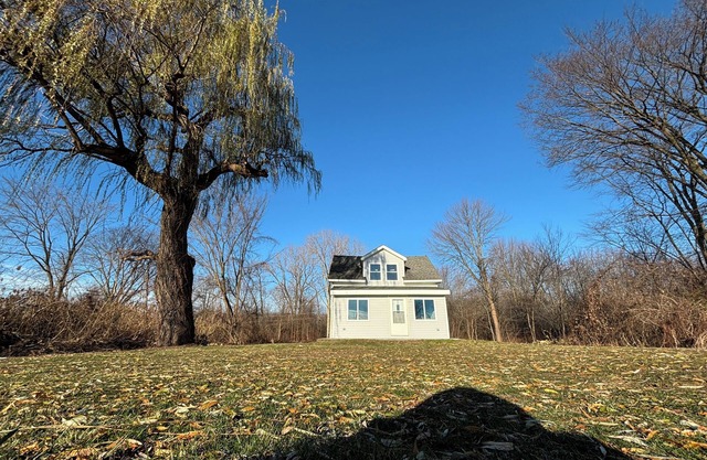 Charming 2-bedroom house with WiFi, AC in quaint Chesterfield Twp
