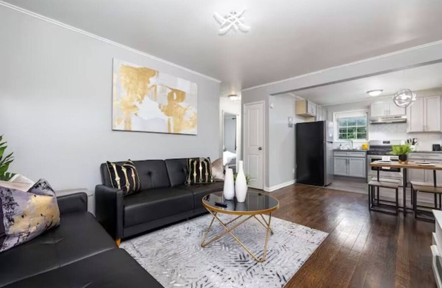 Charming 2-bedroom apartment with AC in West Hartford