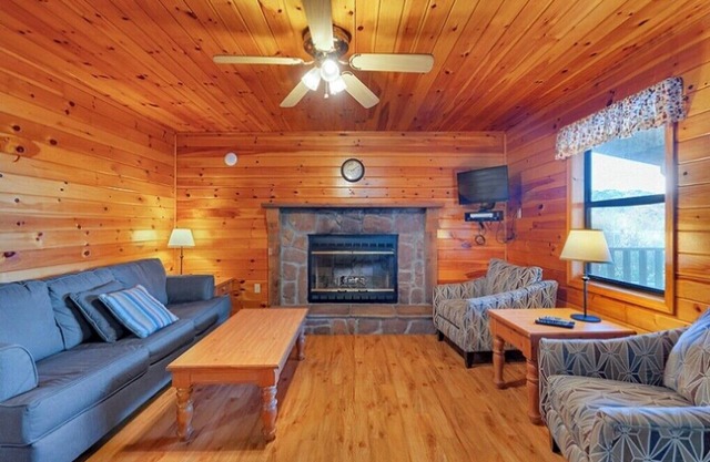 Charming 2 Bedroom 1 Bath Lake View Cabin on Dale Hollow Lake #11
