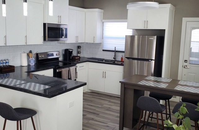 Charming 2-bedroom, 2 bath apartment with AC, WiFi in wonderful McAllen