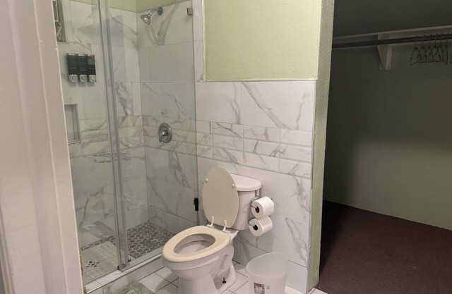 Charming 2-bedroom 2 bathroom apartment with WiFi, AC in nice Nassau