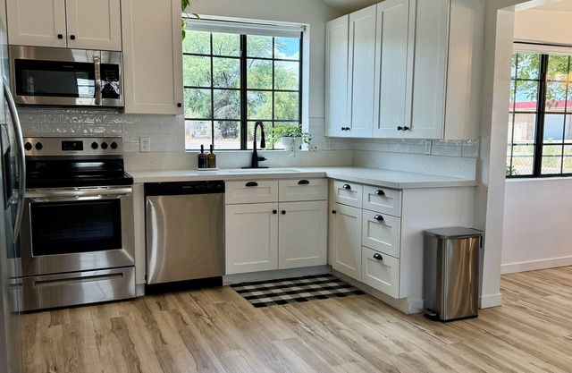 Charming 2-bedroom, 2-bathroom cottage with WiFi, AC in peaceful Pima