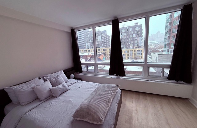 Charming 2-bedroom 2 floor King Bed Condo in Downtown Montreal