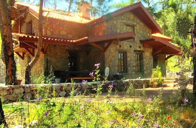 Charming 2-bedroom 2-living room cottage in delightful Marmaris with AC, WiFi