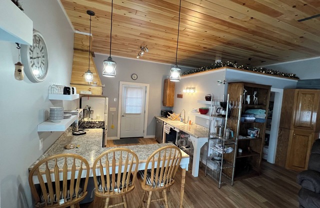 Charming 2-bedroom apartment with AC, WiFi in pleasant De Peyster