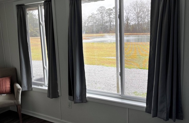 Charming 2-bedroom apartment MINUTES from Darlington Raceway with pond views