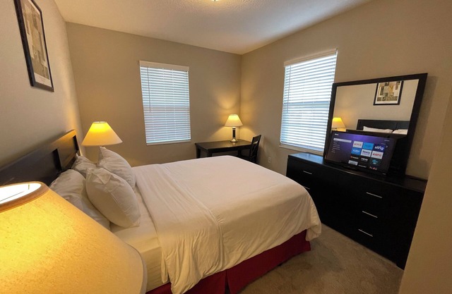 Charming 2-bedroom apartment in delightful Marysville with WiFi, Roku TV!