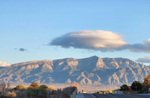 Charming 2-bedroom apartment with AC, WiFi in marvelous Rio Rancho