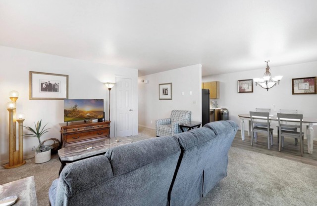 Charming 2-bedroom apartment in fantastic Twin Falls with WiFi, AC