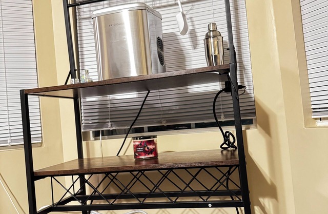Charming 2-bedroom and 2.5 bathroom townhome in marvelous Mableton with WiFi, AC
