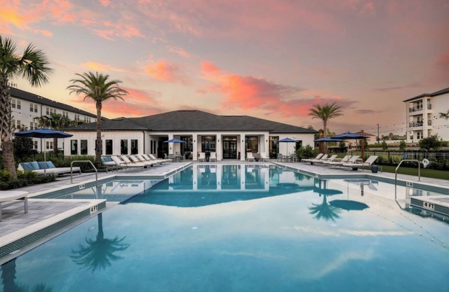 Charming 2 Bedroom Apartment with Resort Amenities Near Disney