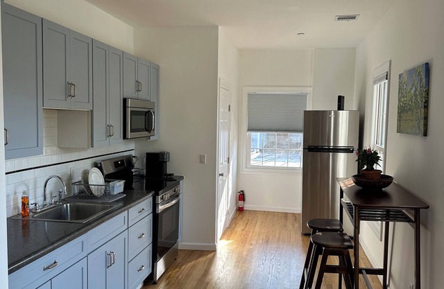 Charming 2 bedroom apartment in the heart of Greenport.