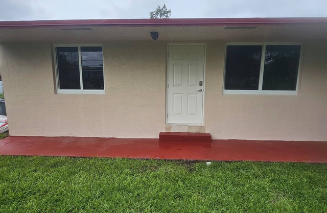 Charming 2-bedroom apartment with WiFi, AC in awesome Hollywood