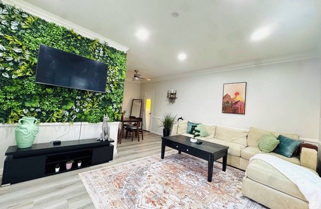 Charming 2-bedroom apartment in delightful San Diego with WiFi, fitness room