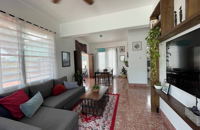 Charming 2-bedroom apartment with a balcony a few min walk from the beach