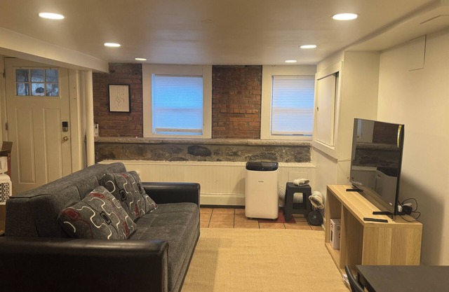 Charming 2-bedroom apartment in Brooklyn with WiFi, close to Manhattan