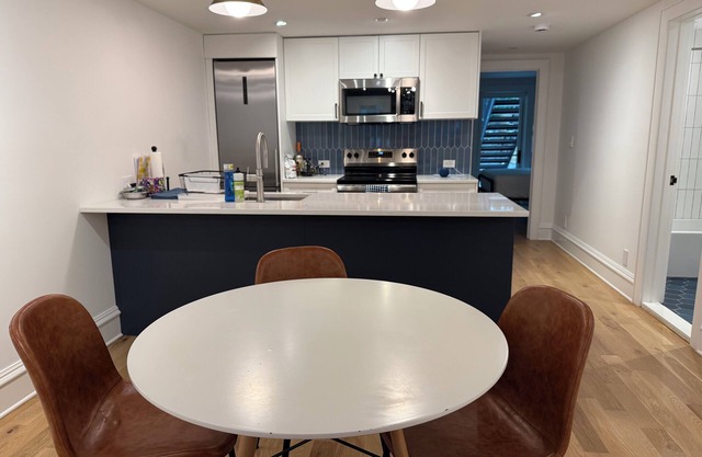 Charming 2-bedroom apartment with WiFi, AC in lovely Brooklyn