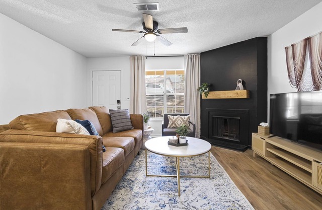 Charming 2-bedroom apartment with WiFi, AC in superb Columbia