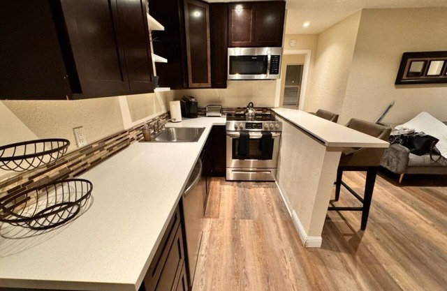 Charming 2-bedroom apartment in lovely San Jose with AC, WiFi