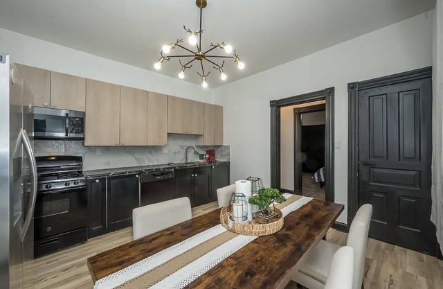Charming 2-bedroom apartment with AC, WiFi in lovely St. Louis