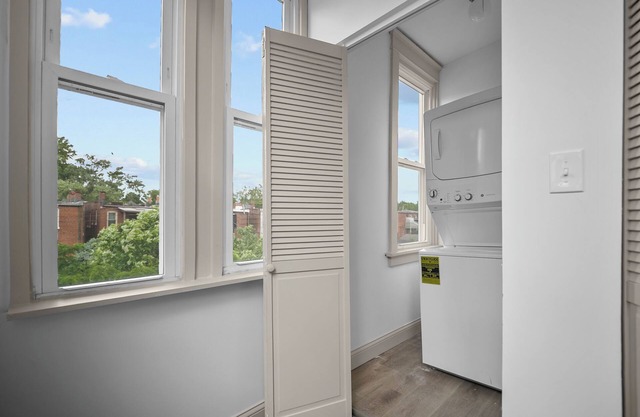 Charming 2-bedroom apartment in superb St. Louis with WiFi, AC