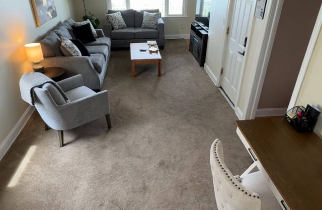 Charming 2-bedroom apartment in wonderful Buffalo with WiFi, AC