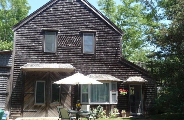 Charming 2-bedroom apartment with AC, WiFi in serene Eastham, near Rock Harbor