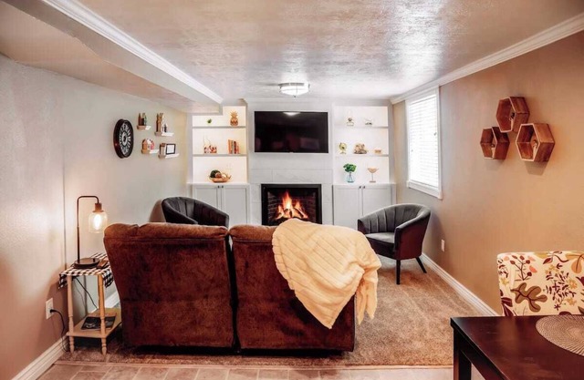 Charming 2-bedroom apartment in delightful Rexburg with WiFi, AC