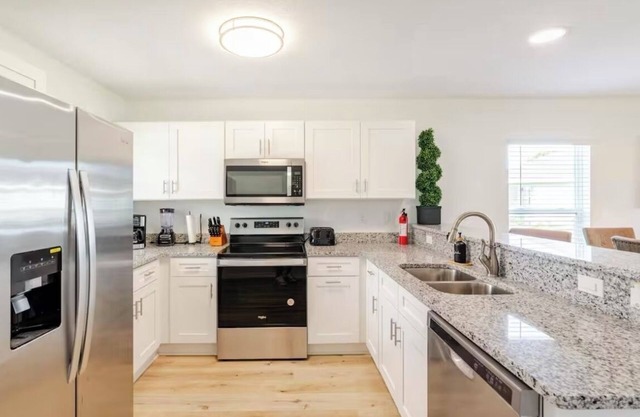 Charming 2-bedroom apartment in wonderful Sebring with WiFi