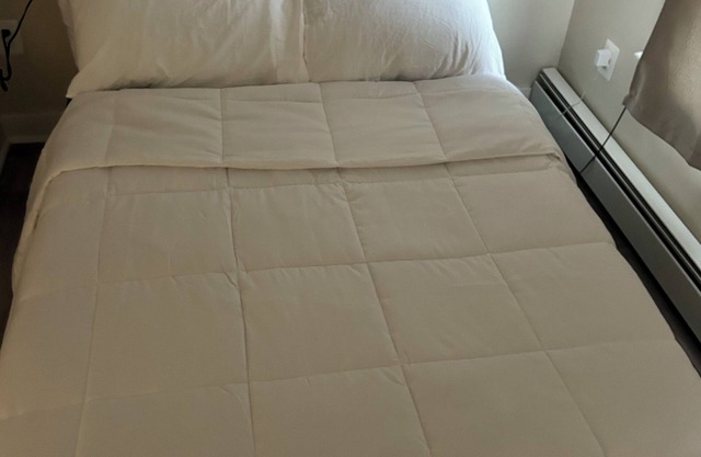 Charming 2-bedroom apartment in welcoming Winsted with WiFi, AC