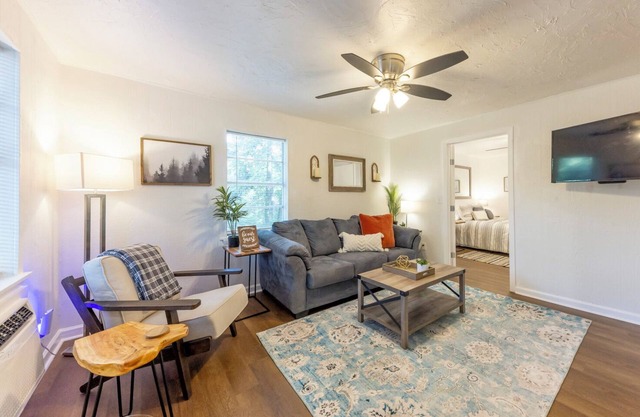 Charming 2-bedroom apartment with AC, WiFi in Benton