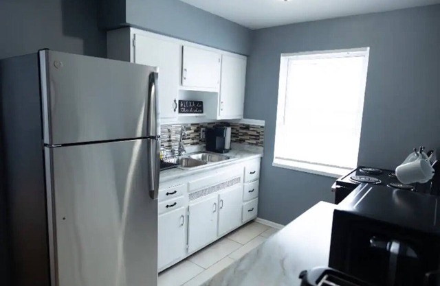 Charming 2-bedroom apartment with WiFi, AC in gorgeous Dayton [Apt 3]