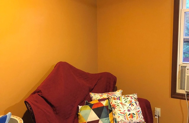 Charming 2-bedroom apartment with AC, WiFi in Queens - rooms to rent