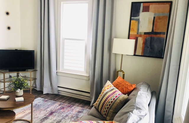 Charming 2-bedroom Apartment Close to Central Hospitals