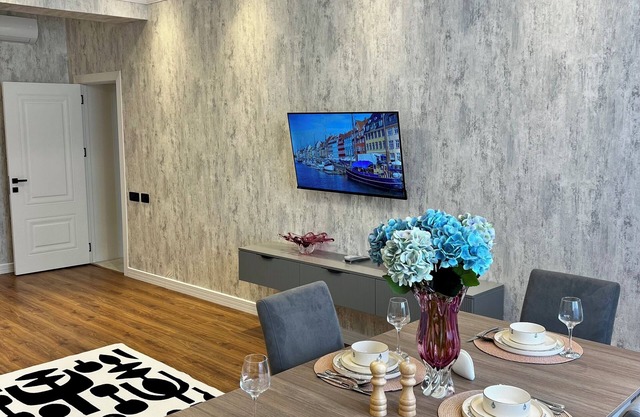 Charming 2-bedroom apartment with WiFi, AC in delightful Baku
