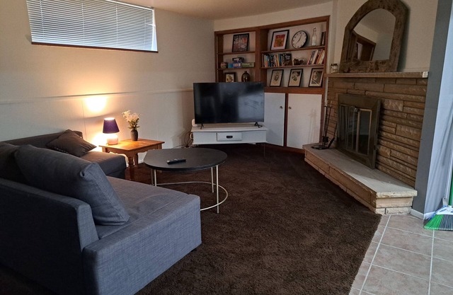 Charming 2-bedroom basement apartment with fireplace, AC, WiFi in Millcreek