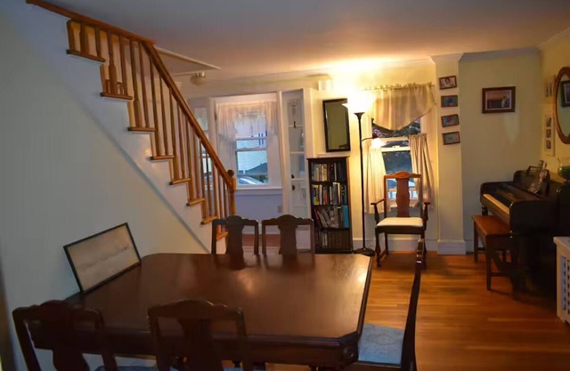 Charming 2-bedroom bed & breakfast with AC, WiFi in serene Newport