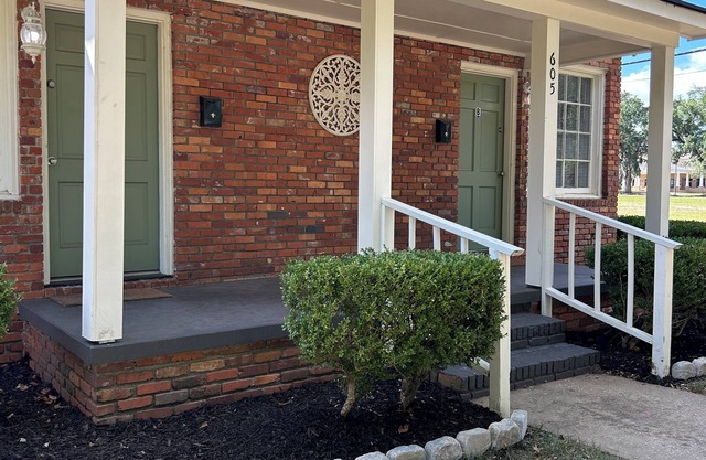 Charming 2-bedroom Boho style apartment with AC, WiFi in cool Albany