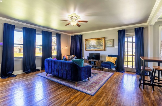 Charming 2-bedroom bungalow with lots of outdoor space to enjoy in Thibodaux