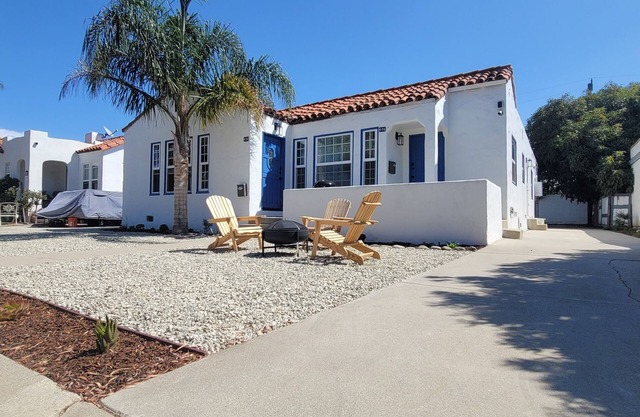 Charming 2-bedroom bungalow in fabulous Mid-Town Ventura! Near Beach, Dt, Shops!